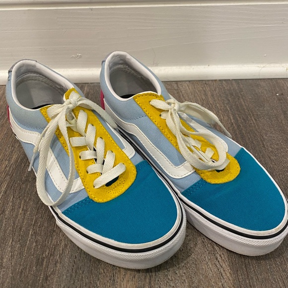 Women’s Vans - Picture 1 of 3